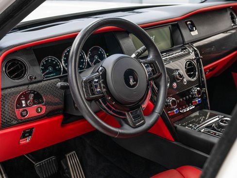 Used 2023 Rolls-Royce Cullinan Black Badge w/ Dark Exterior Package image 38