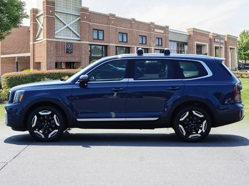 Used 2025 Kia Telluride EX w/ EX Captain's Chair Package FWD image 8