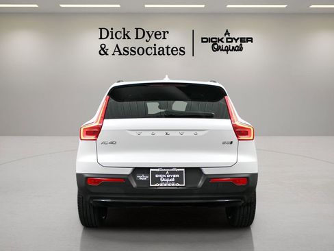 Certified 2025 Volvo XC40 B5 Ultra AWD/4WD image 3