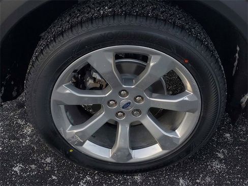 Certified 2020 Ford Explorer Platinum w/ Premium Technology Package image 5