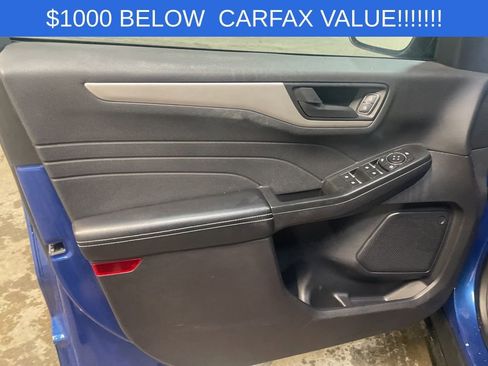 Used 2022 Ford Escape SE w/ SE Sport Appearance Package image 11