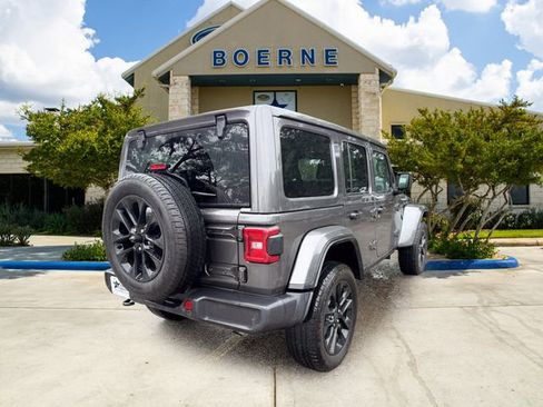 Used 2025 Jeep Wrangler Unlimited Sahara w/ Safety Group AWD/4WD image 5
