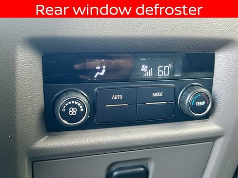 Used 2019 Chevrolet Traverse LT FWD image 20
