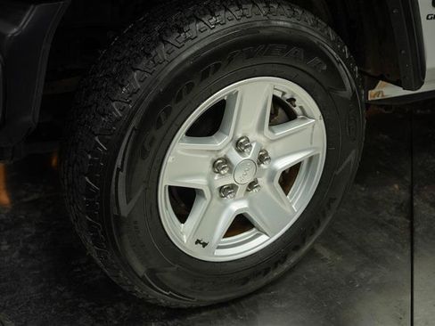 Used 2020 Jeep Gladiator Sport w/ Quick Order Package 24S image 4