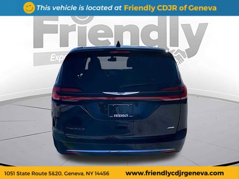 New 2026 Chrysler Pacifica Select image 6