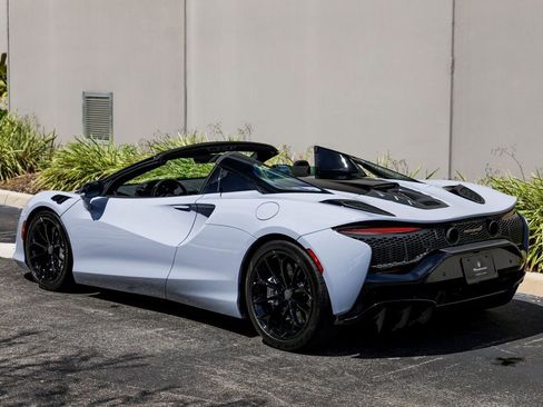 Used 2025 McLaren Artura Spider image 3