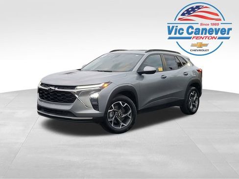 Certified 2024 Chevrolet Trax LT w/ Driver Confidence Package image 1
