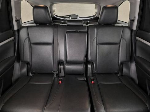 Used 2016 Toyota Highlander XLE FWD image 13