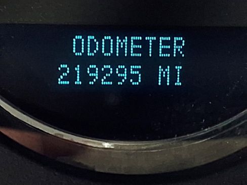 Used 2007 GMC Yukon SLT w/ SLT Preferred Equipment Group RWD image 17
