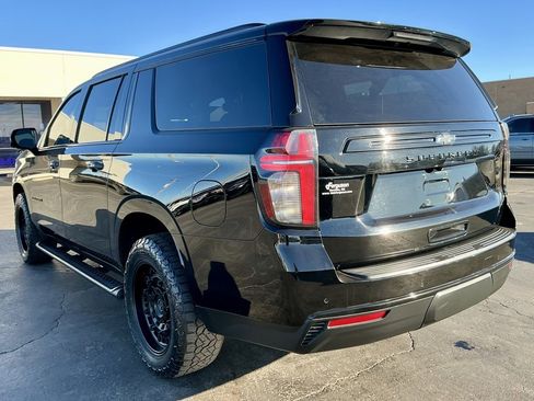 Used 2023 Chevrolet Suburban Z71 w/ Luxury Package image 13
