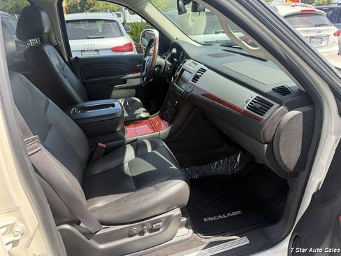 Used 2013 Cadillac Escalade Premium AWD/4WD image 15