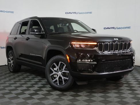 New 2025 Jeep Grand Cherokee Limited w/ Luxury Tech Group II AWD/4WD image 2