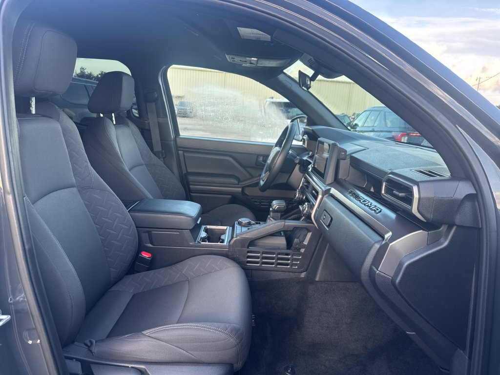 Used 2025 Toyota Tacoma SR5 AWD/4WD image 27