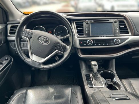 Used 2019 Toyota Highlander XLE image 17