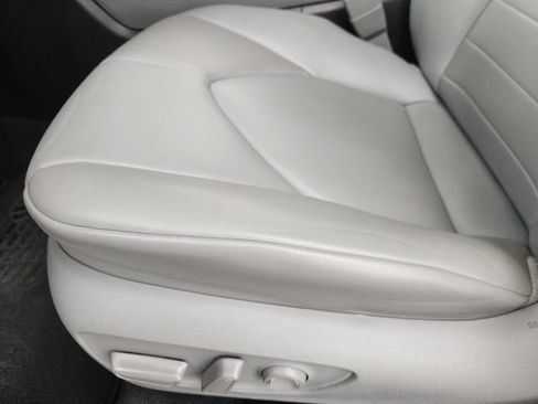 Used 2022 Toyota Highlander XLE image 18