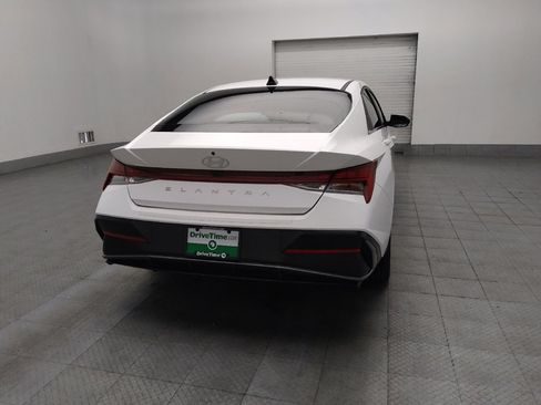 Used 2024 Hyundai Elantra SEL w/ Convenience Package FWD image 7