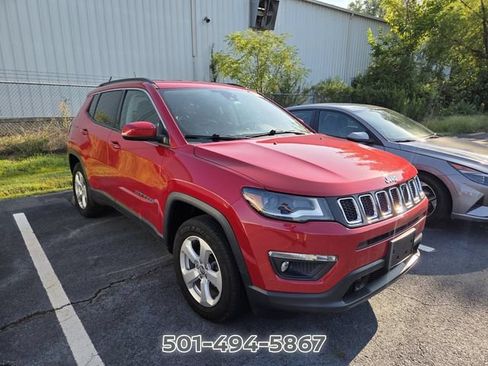 Used 2018 Jeep Compass Latitude w/ Popular Equipment Group AWD/4WD image 3