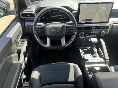 Used 2025 Toyota 4Runner TRD Off-Road Premium AWD/4WD image 17