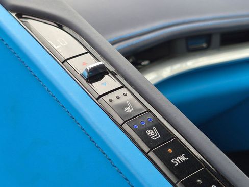 Used 2024 Chevrolet Corvette Stingray Premium Conv w/ Z51 Performance Package RWD image 18