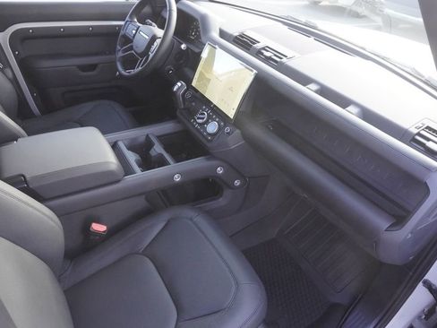 New 2026 Land Rover Defender 110 X-Dynamic SE image 22