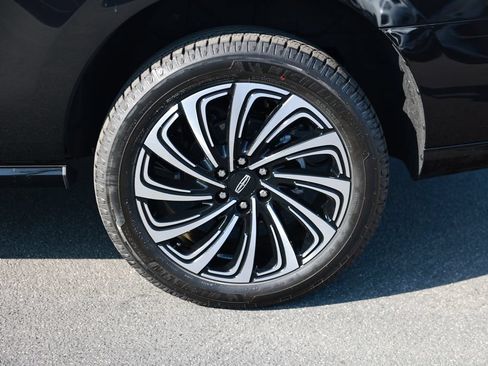 Used 2025 Lincoln Navigator Black Label AWD/4WD image 10