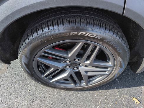 Used 2025 Ford Explorer ST image 9