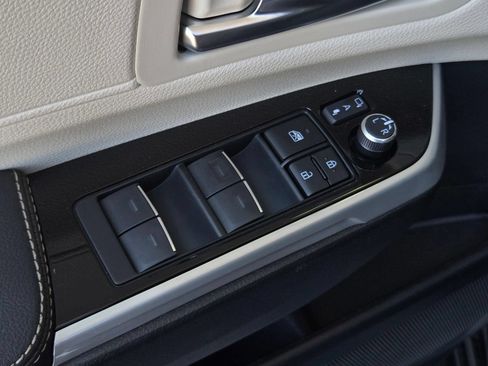 Certified 2026 Toyota Sienna Limited FWD image 10