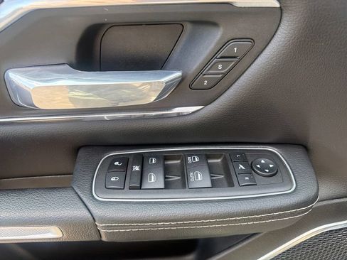 Used 2023 RAM 1500 Laramie AWD/4WD image 13