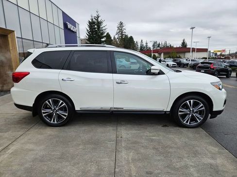 Used 2020 Nissan Pathfinder Platinum image 4