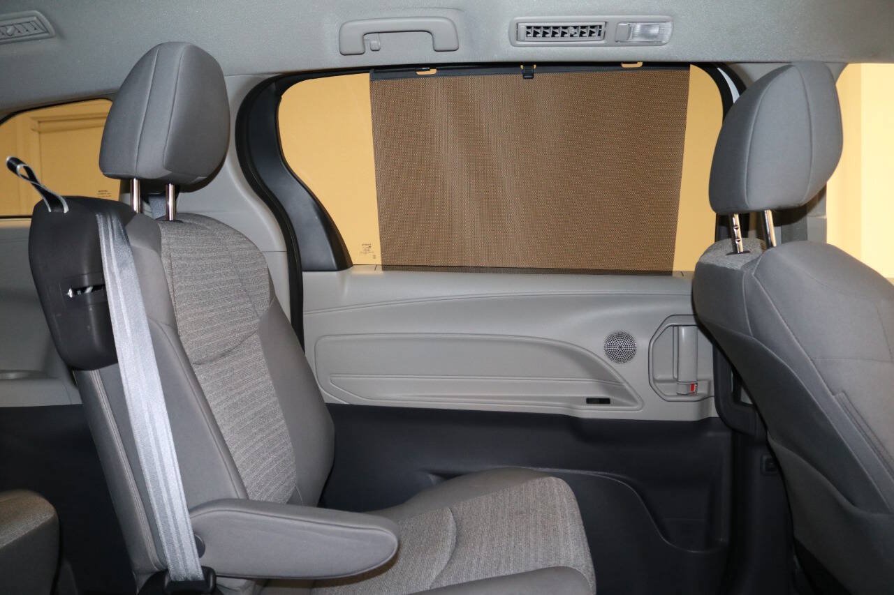 Used 2023 Toyota Sienna LE AWD/4WD image 83