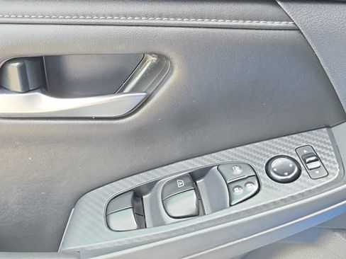 Used 2025 Nissan Sentra SV FWD image 23