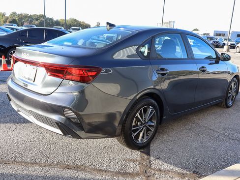 Used 2024 Kia Forte LXS image 4