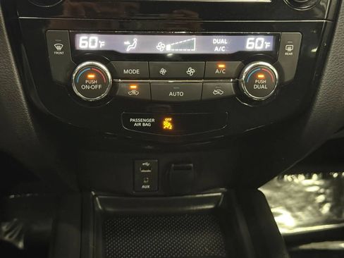 Used 2016 Nissan Rogue SV w/ SV Premium Package AWD/4WD image 35