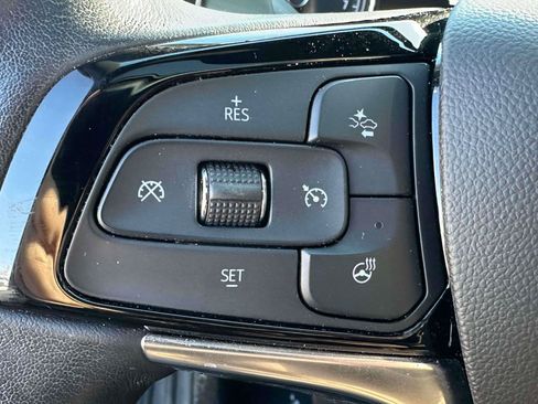 Used 2024 Buick Enclave Essence w/ Experience Buick Package AWD/4WD image 16