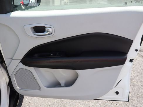 Used 2017 Jeep Compass Limited w/ Navigation Group AWD/4WD image 31