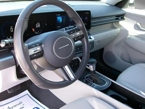 Used 2025 Hyundai Kona SEL image 12