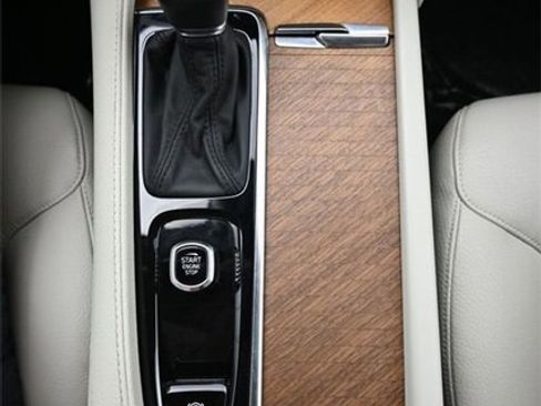 Used 2022 Volvo XC90 T6 Momentum w/ Advanced Package image 10