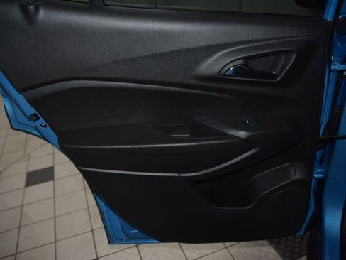 Used 2025 Chevrolet Trax LT w/ Driver Confidence Package FWD image 40