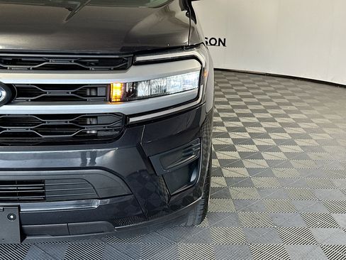 Used 2024 Ford Expedition Max XLT image 9