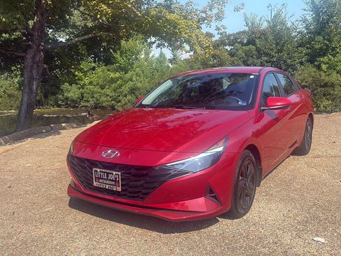 Used 2023 Hyundai Elantra SEL FWD image 11