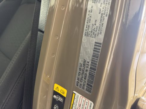 Used 2020 Jeep Gladiator Sport AWD/4WD image 13