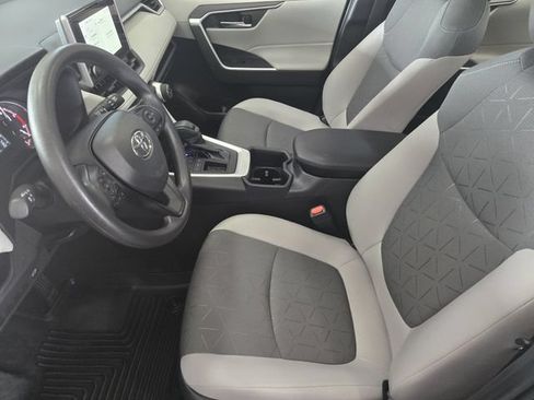 Used 2025 Toyota RAV4 XLE w/ Convenience Package FWD image 14