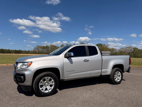 Used 2021 Chevrolet Colorado LT w/ Fleet Safety Package image 2