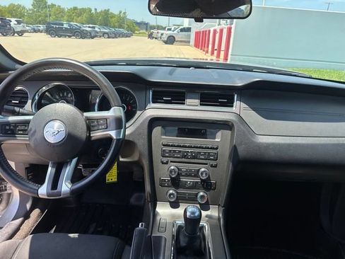 Used 2014 Ford Mustang Coupe RWD image 26