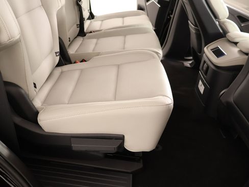 New 2026 Lincoln Navigator Premiere AWD/4WD image 16