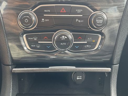 Used 2022 Chrysler 300 Touring L image 28