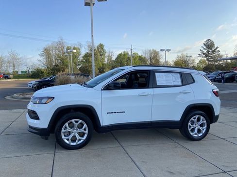 Used 2024 Jeep Compass Latitude image 6