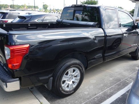 Used 2017 Nissan Titan SV w/ All Weather Package (L93) AWD/4WD image 5