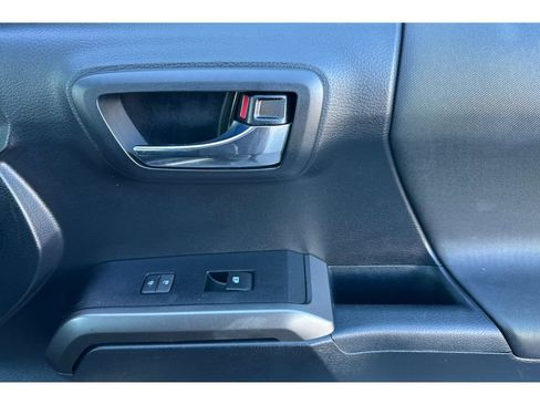 Used 2018 Toyota Tacoma TRD Sport w/ TRD Premium Sport Package image 18