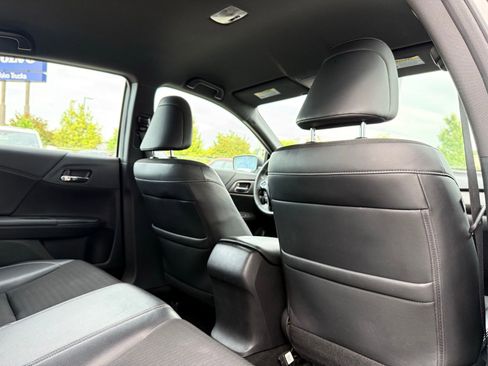Used 2017 Honda Accord Sport image 23